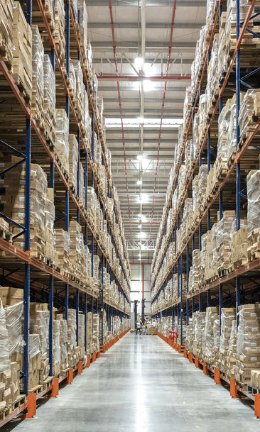 Alpargatas produce y distribuye 1.500 pedidos al día con soluciones de almacenaje de Mecalux